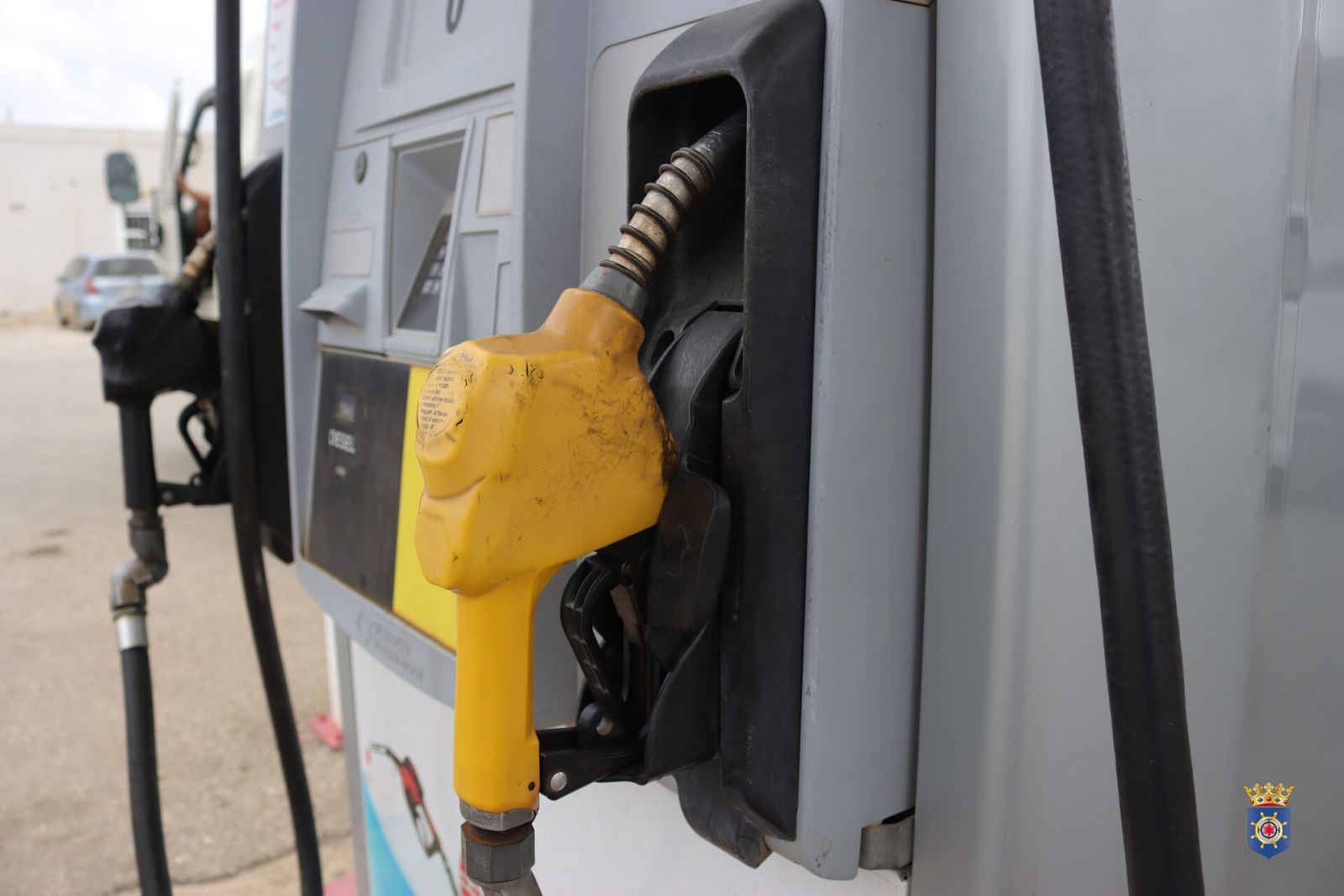 Gasolin ta subi ku 6 sèn, Disel ta baha 19 sèn pa liter 17 di yüli 2026
