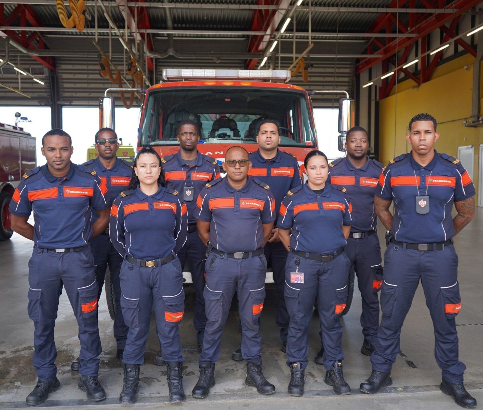 Nuebe bombero ta kompletá promé parti di kurso pa shofùr di trùk di bombero